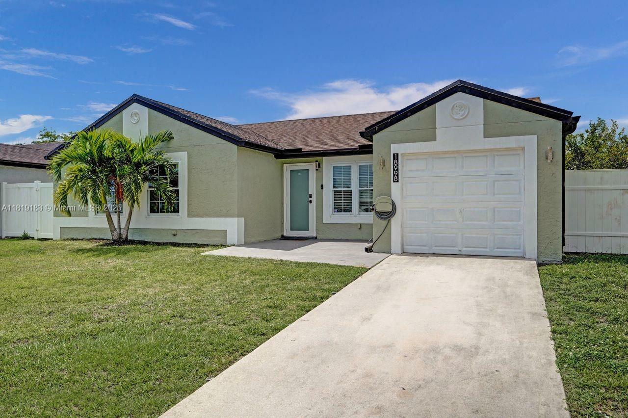 Property Photo: 18998 Cloud Lake Cir FL 33496