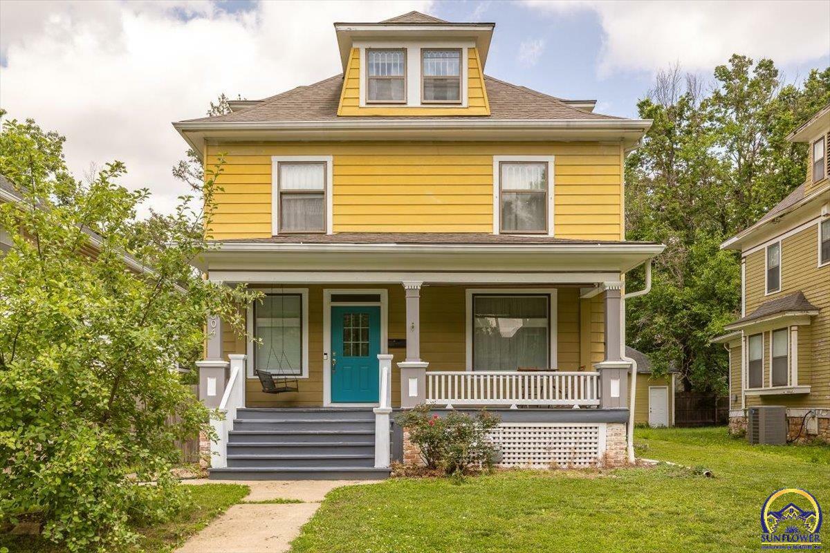 Property Photo: 1304 SW College Ave KS 66604