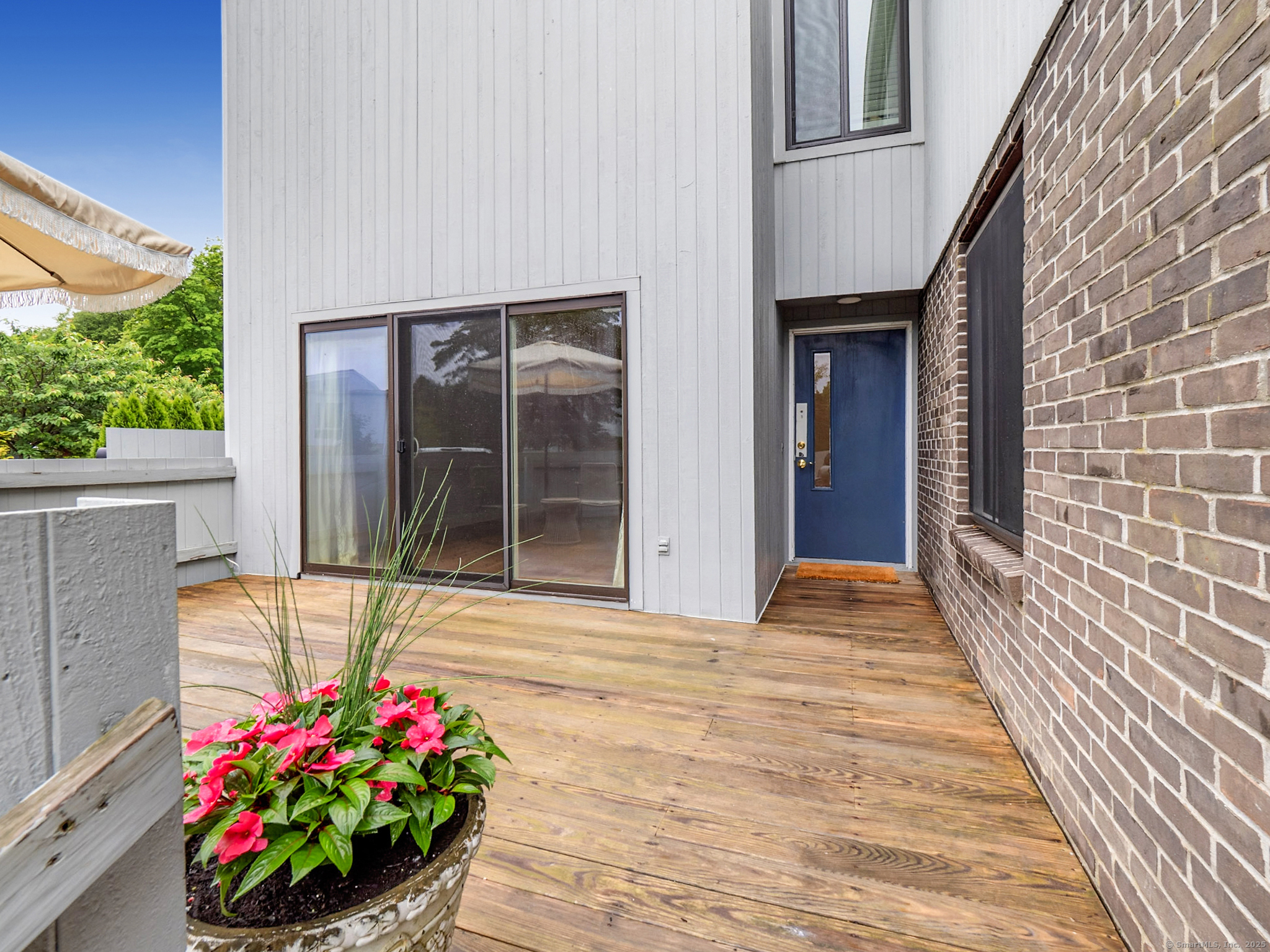 Property Photo:  3 Orange Lane 3  CT 06877 