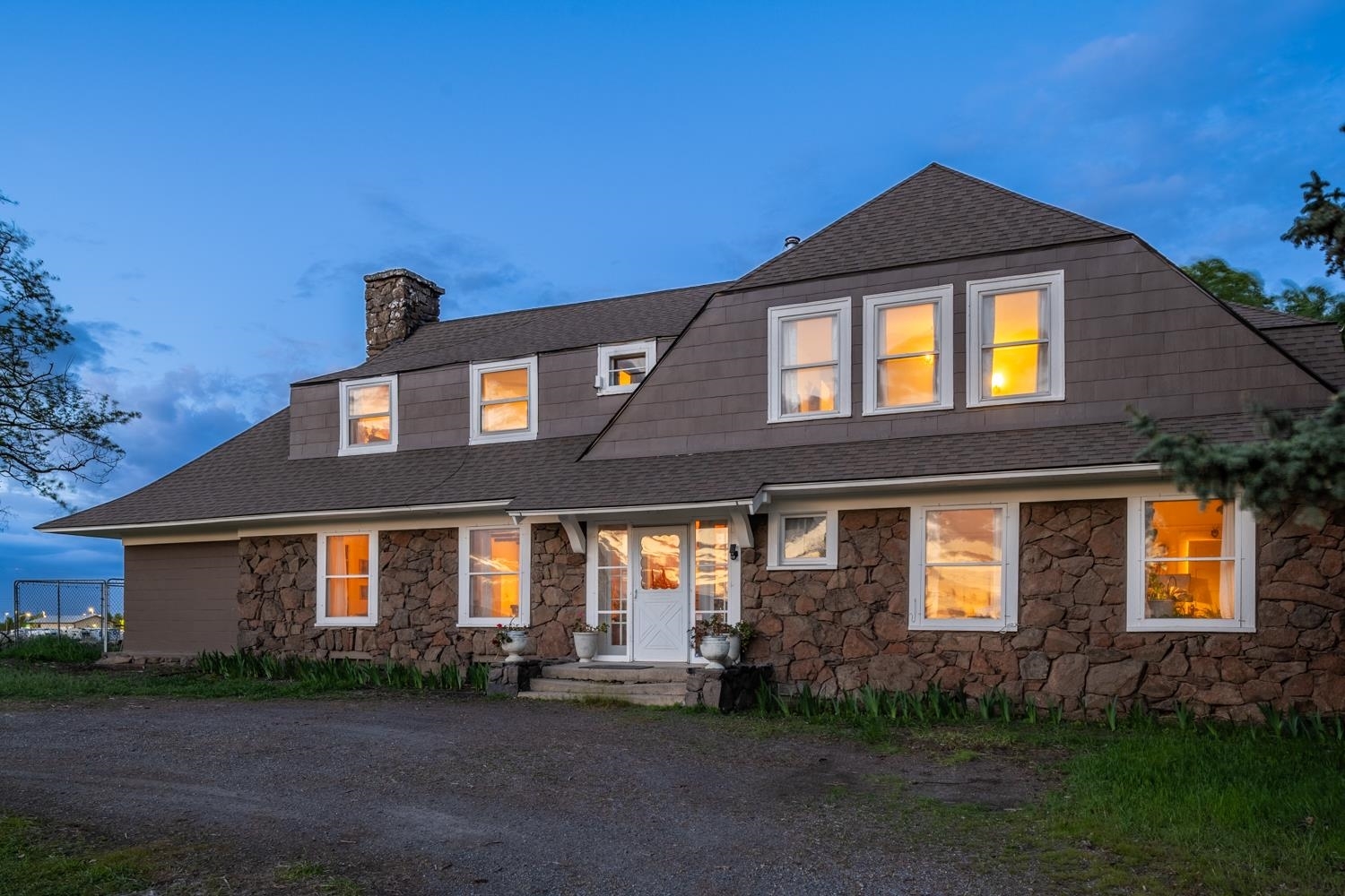 Property Photo: 1625 S Hayford Rd WA 99224