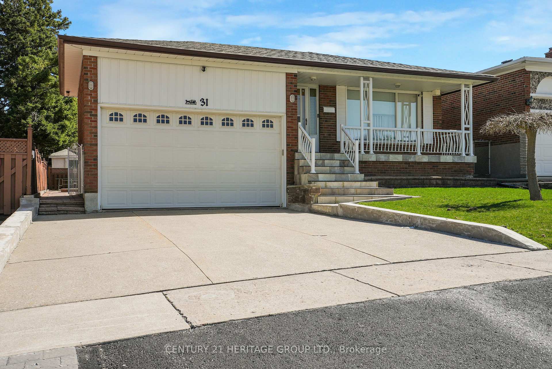 31 Scarden Avenue  Toronto ON M1T 1V8 photo