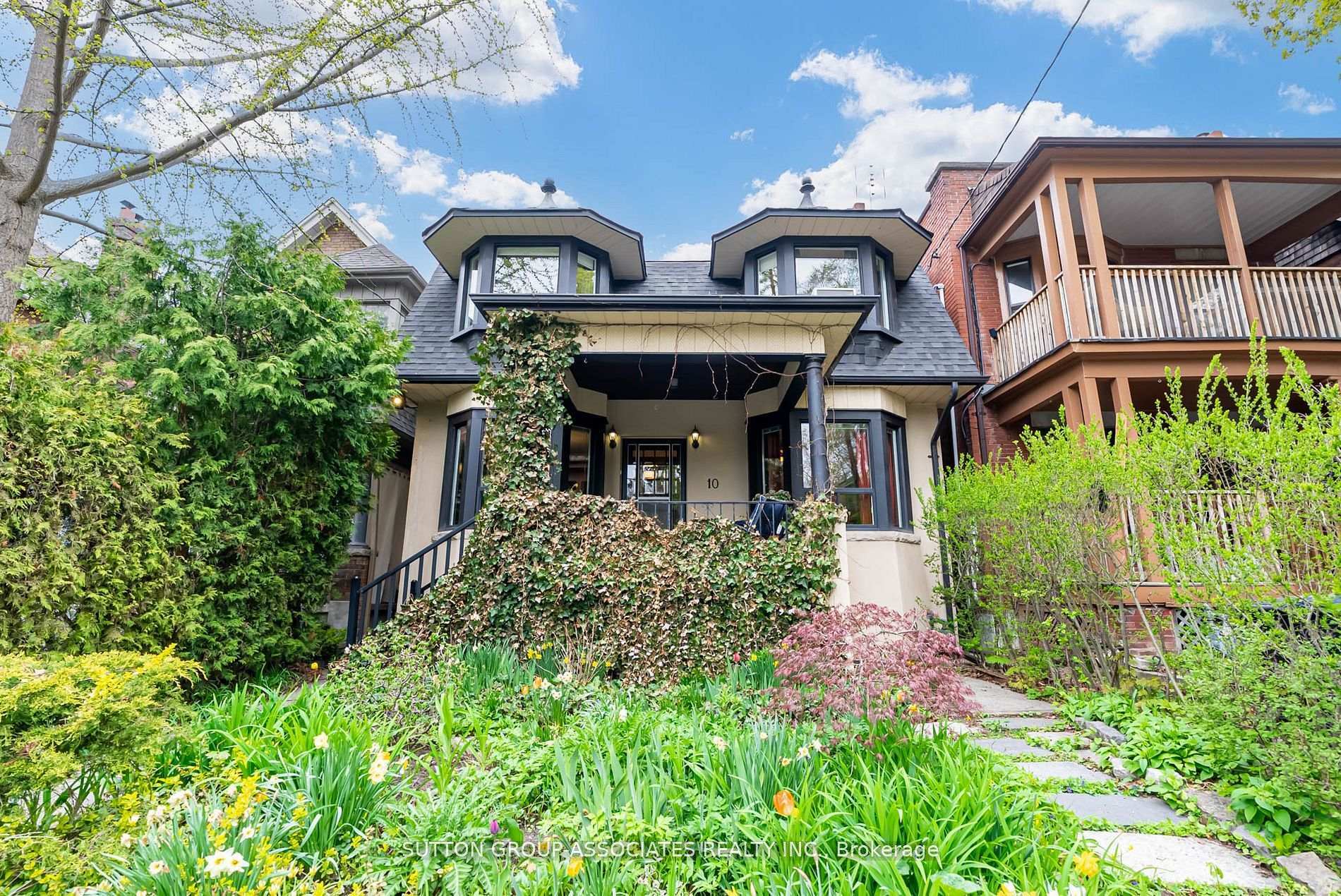 Property Photo: 10 Vermont Avenue ON M6G 1X7