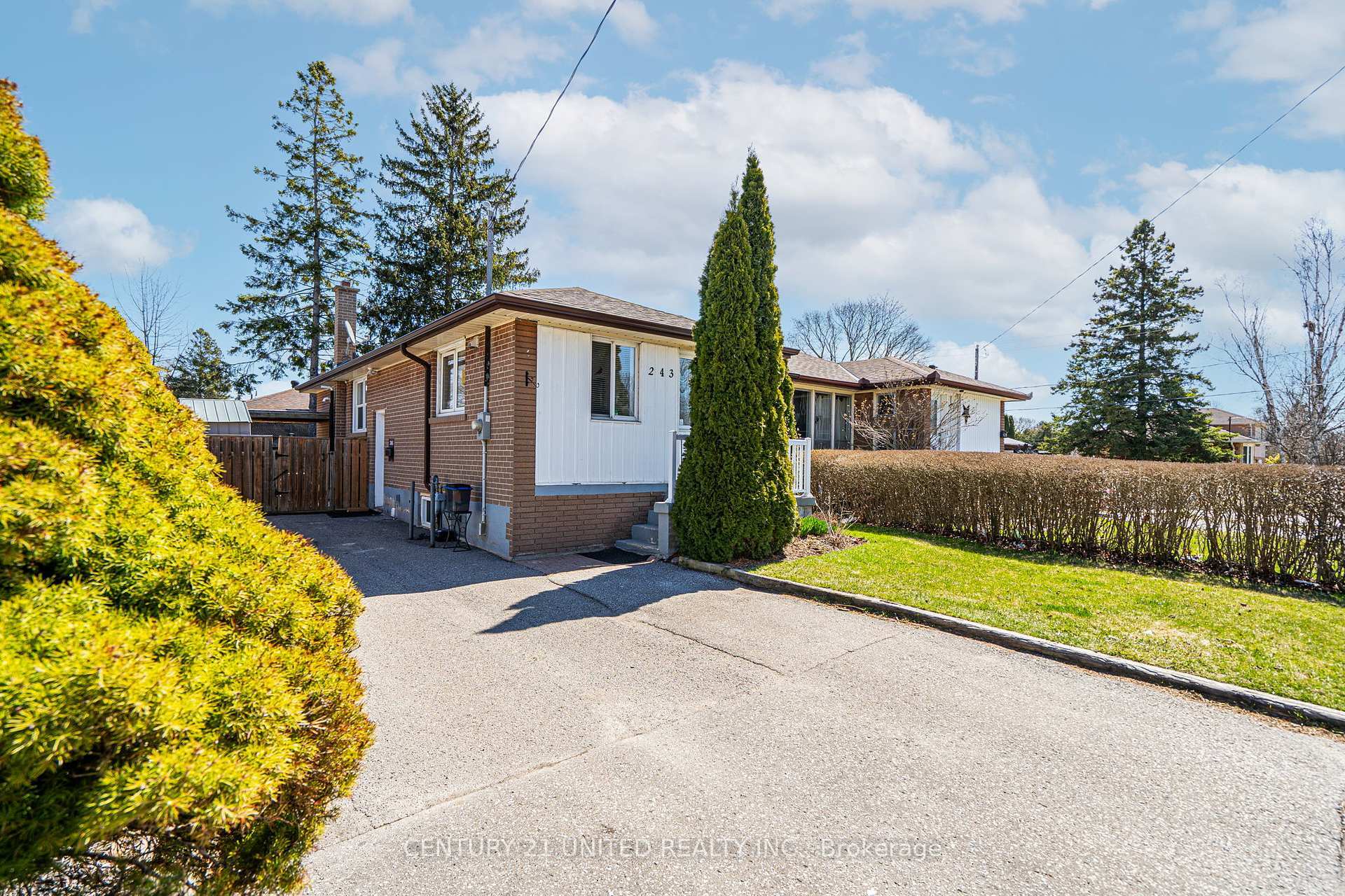 Property Photo:  243 Lupin Drive  ON L1N 1Y4 