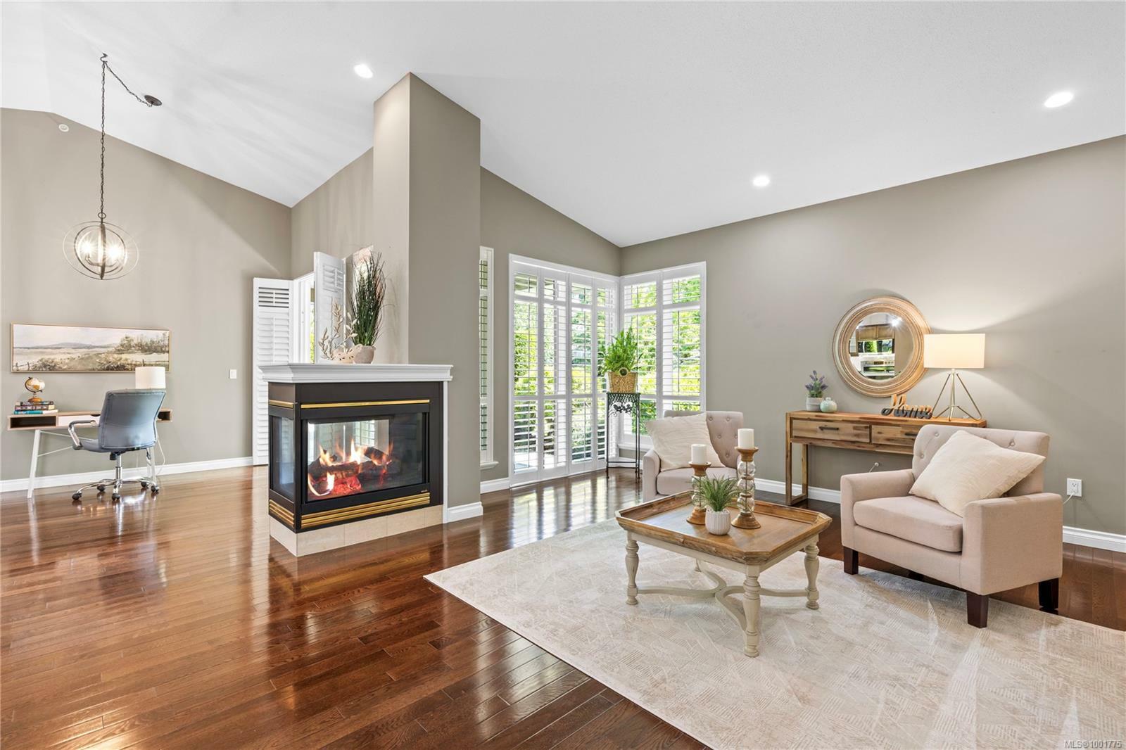 Property Photo: 730 Barclay Cres 111 BC V9P 2Z3