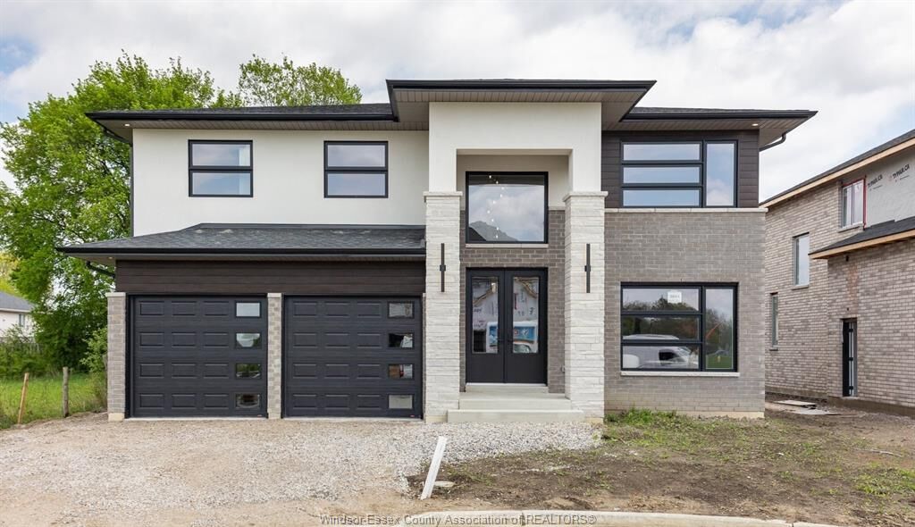 Photo de la propriété: 1223 Campana Crescent ON N8L 0K5