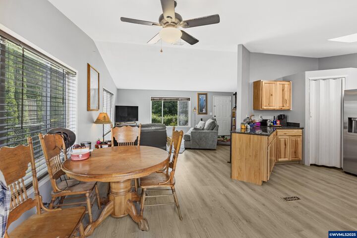 Property Photo: 2009 SE SE Donelle Dr OR 97391