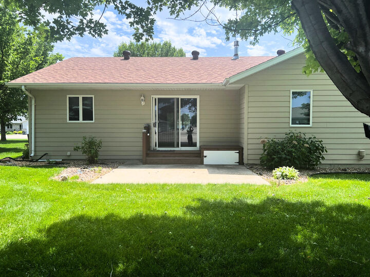 Property Photo:  2231 SE Crystal Ave  SD 57401 