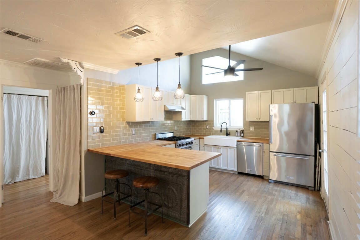 Property Photo:  2217 Garden Street  TX 78702 