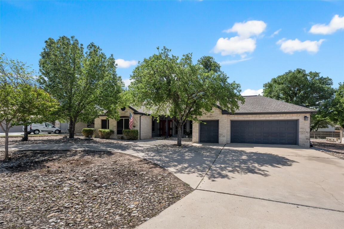 Property Photo: 401 N Fox Crossing TX 78611