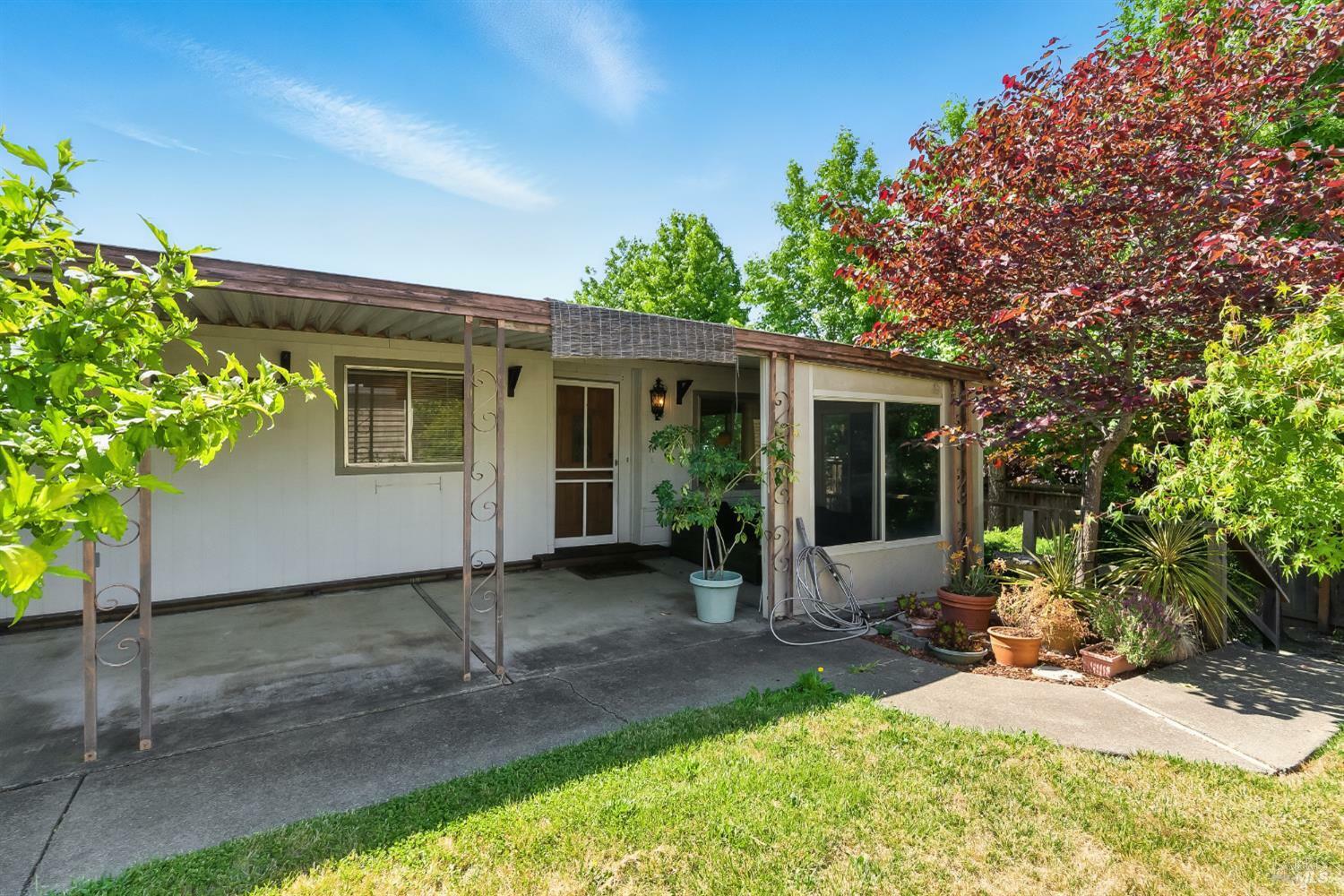 Property Photo: 154 Brookview Court CA 95409