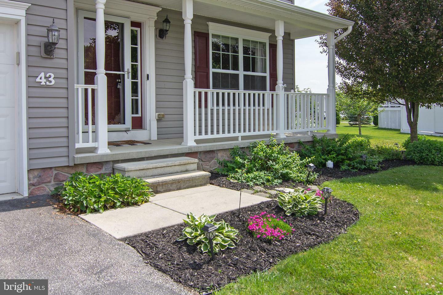 Property Photo: 43 Oak Crest Court PA 17331