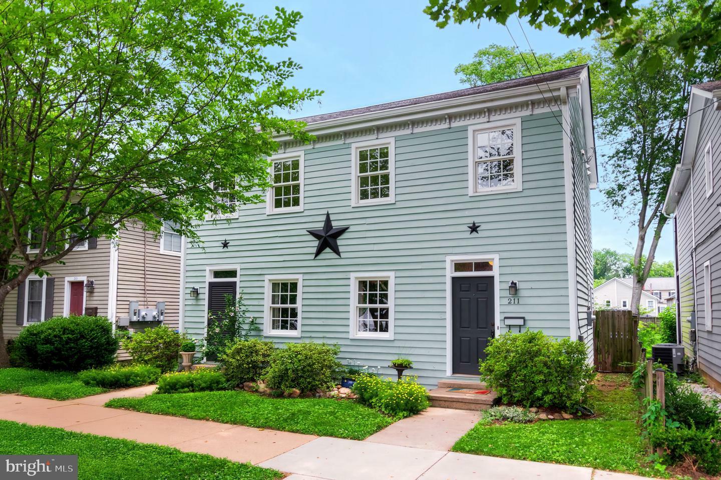 211 Prince Edward Street  Fredericksburg VA 22401 photo