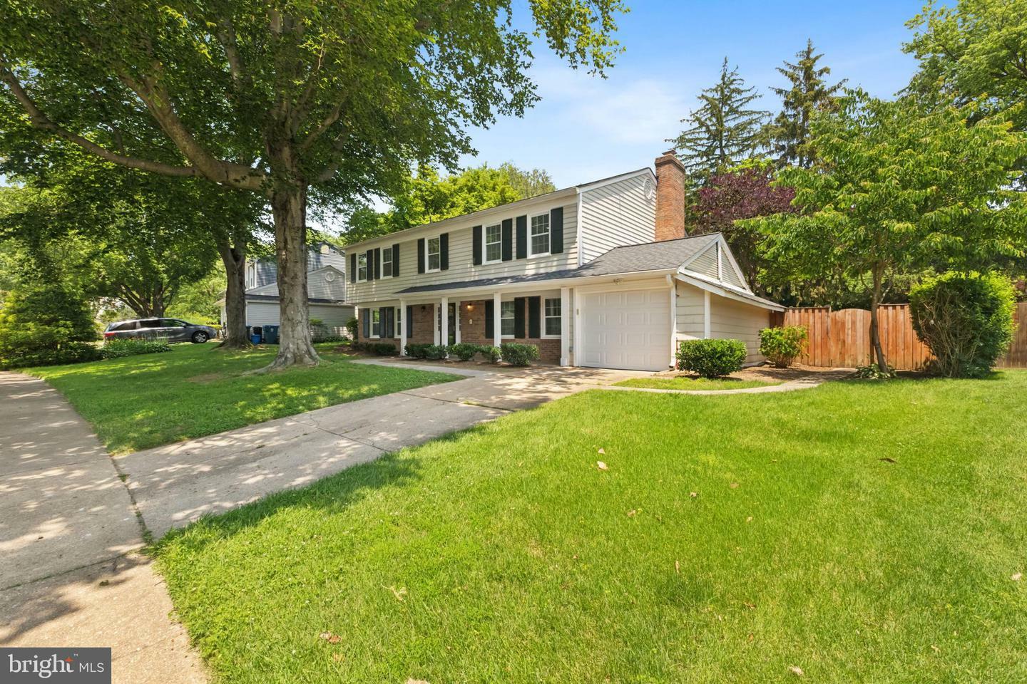 Property Photo: 8326 Briar Creek Drive VA 22003