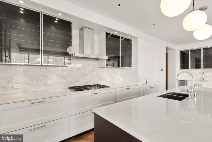 Property Photo: 300 International Drive 1904 MD 21202