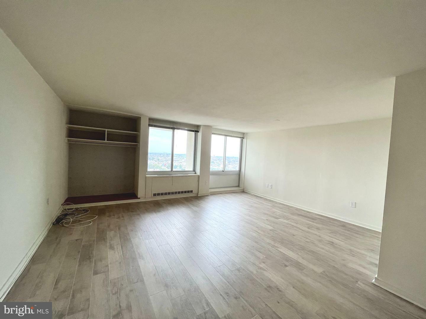 Property Photo: 604 S Washington Square 36 1505 PA 19106