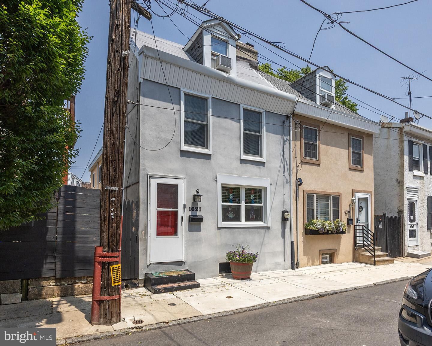 Property Photo:  1621 E Hewson Street  PA 19125 