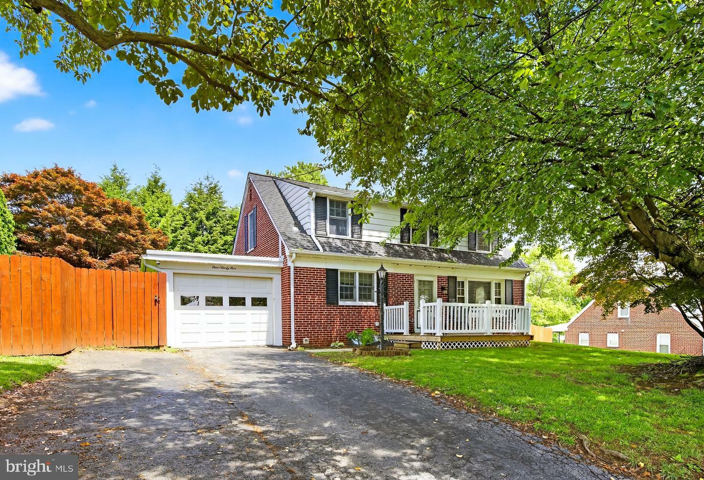 195 Charles Road  Lancaster PA 17603 photo