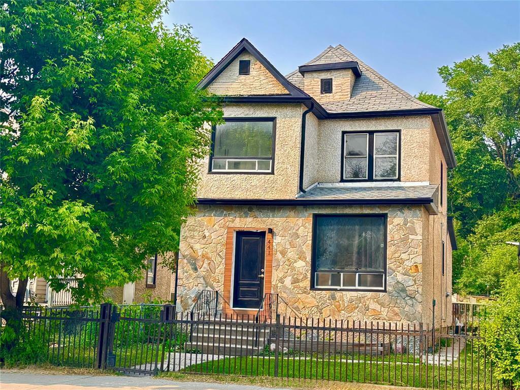 Photo de la propriété: 441 Mountain Avenue MB R2W 1K5