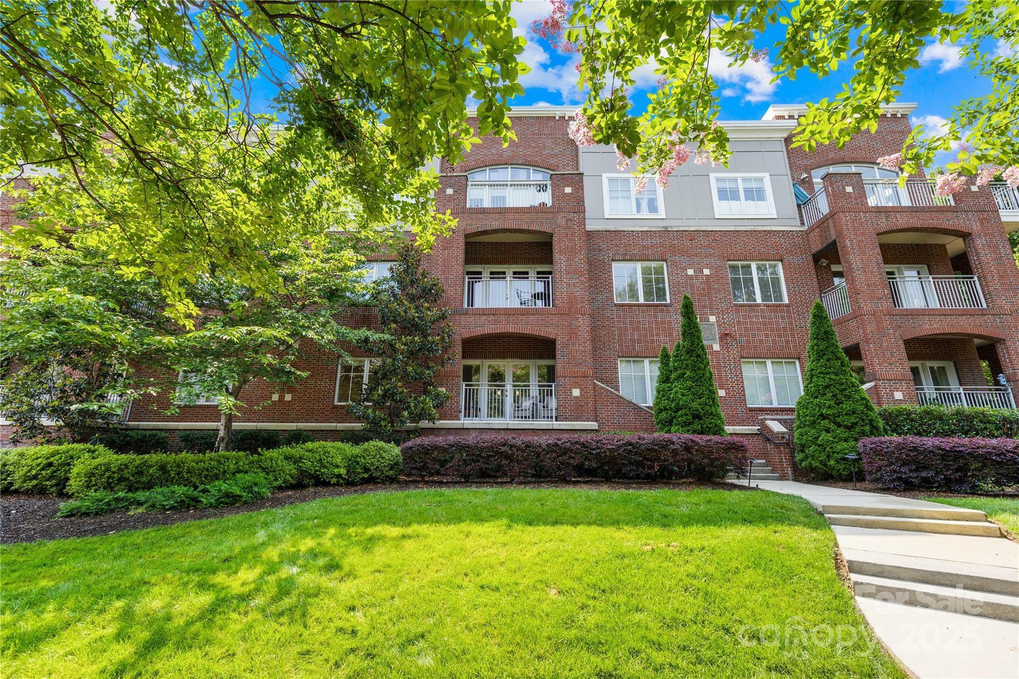 Property Photo: 1903 Kenilworth Avenue 104A NC 28203