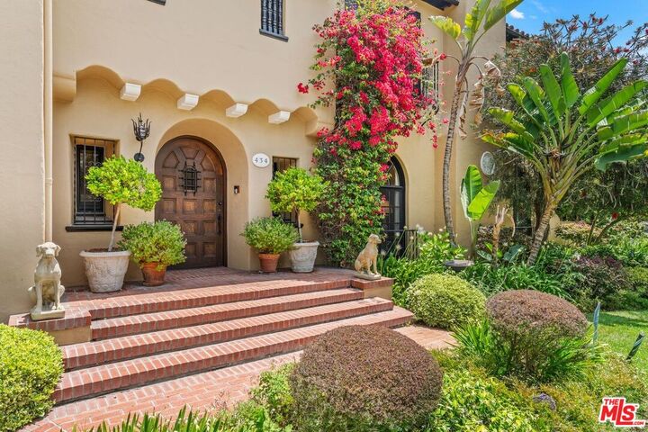 Property Photo: 434 S Muirfield Rd CA 90020