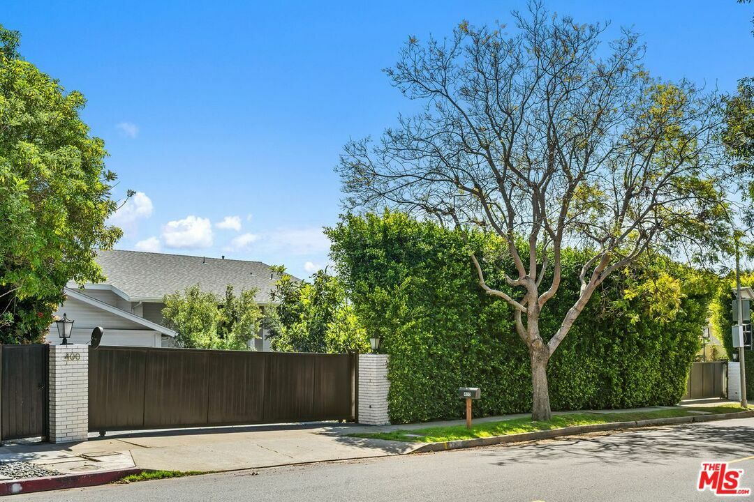 Property Photo: 400 Chautauqua Blvd CA 90272