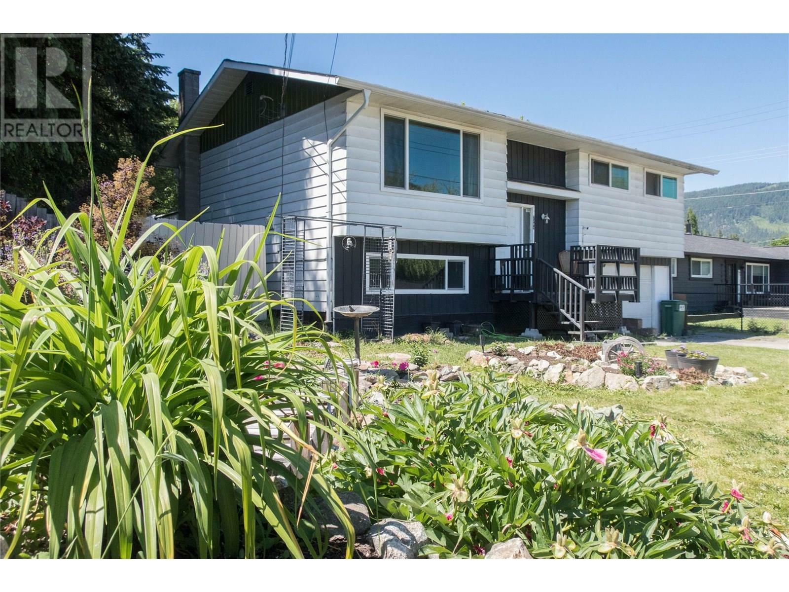 Property Photo: 2284 Park Avenue BC V0E 2G0