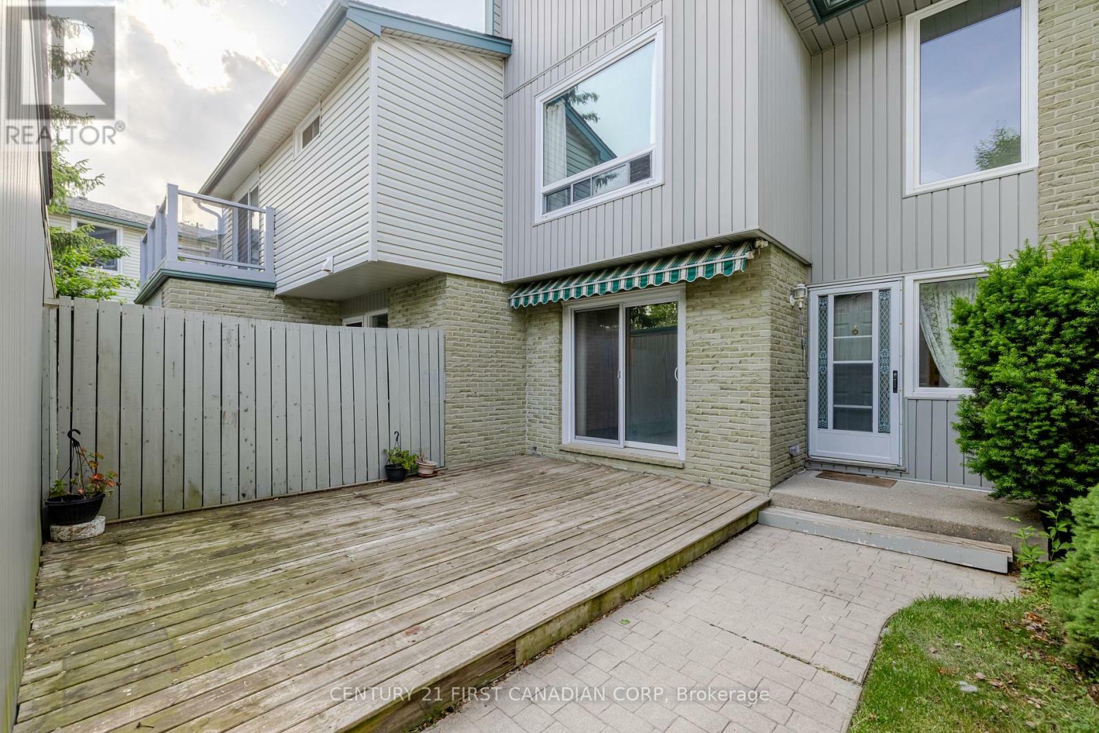 Photo de la propriété: 657 Woodcrest Boulevard 14 ON N6K 1P8