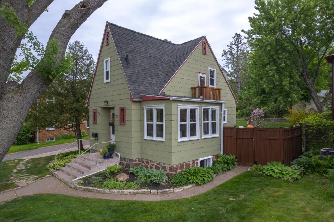 Property Photo:  906 Stewart Avenue  WI 54401 