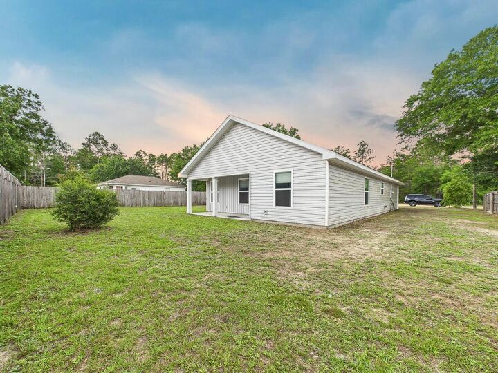 Property Photo: 5117 Colt Drive FL 32539