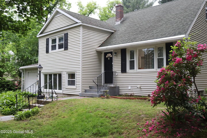 Property Photo:  7 Patten Drive  NY 12211 