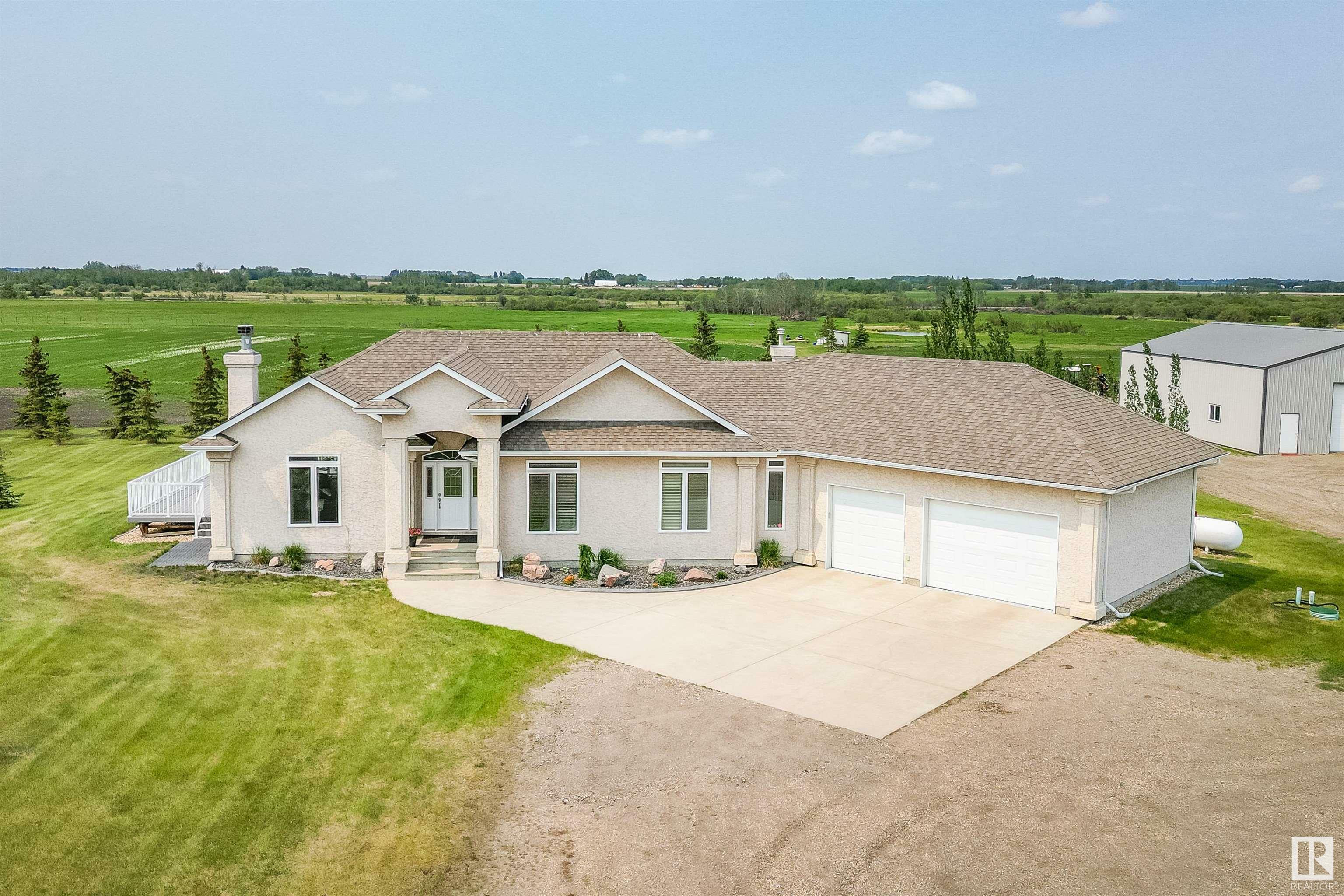 Property Photo:  55116 Rge Rd  234  AB T8T 2A7 