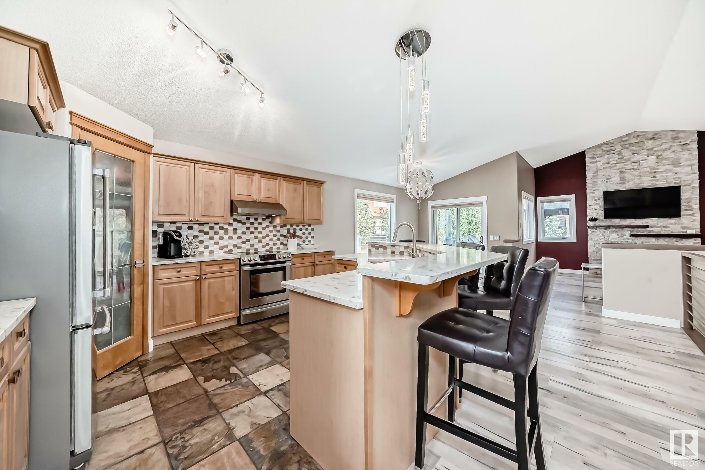 Property Photo: 914 Goodwin Close NW AB T5T 6X8