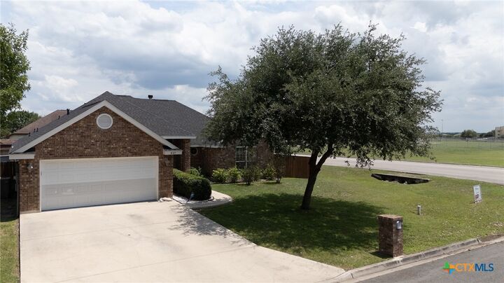 Property Photo:  637 Topaz Avenue  TX 78155 