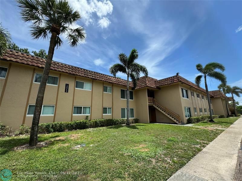 Property Photo: 2412 NW 39th Way 101 FL 33311