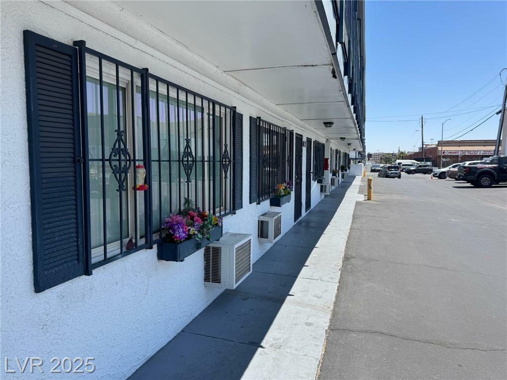 Property Photo: 4600 Paradise Road 16 NV 89169
