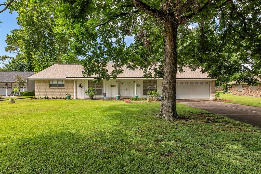 Property Photo: 410 Azalea Drive TX 77520