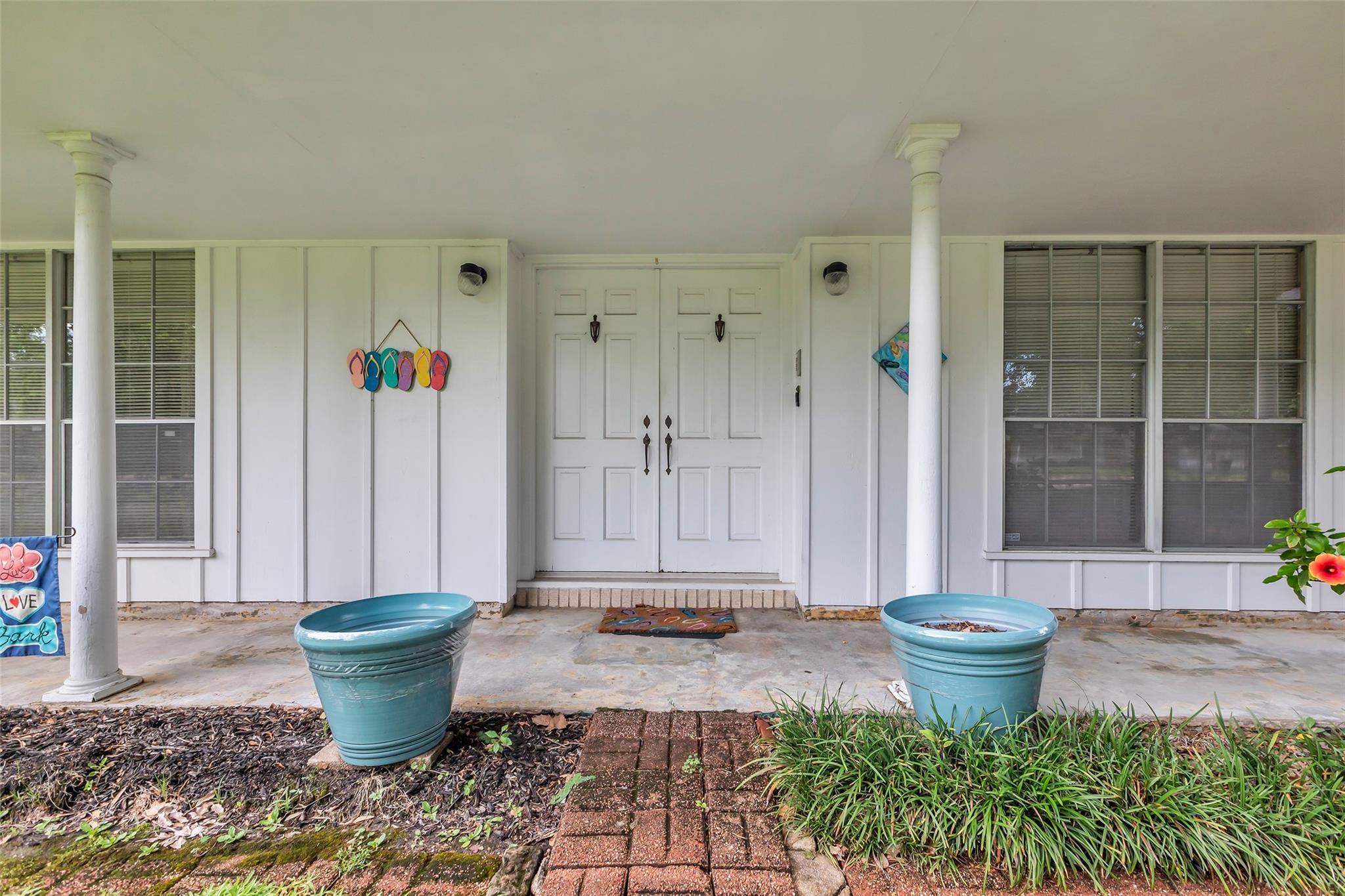 Property Photo:  410 Azalea Drive  TX 77520 