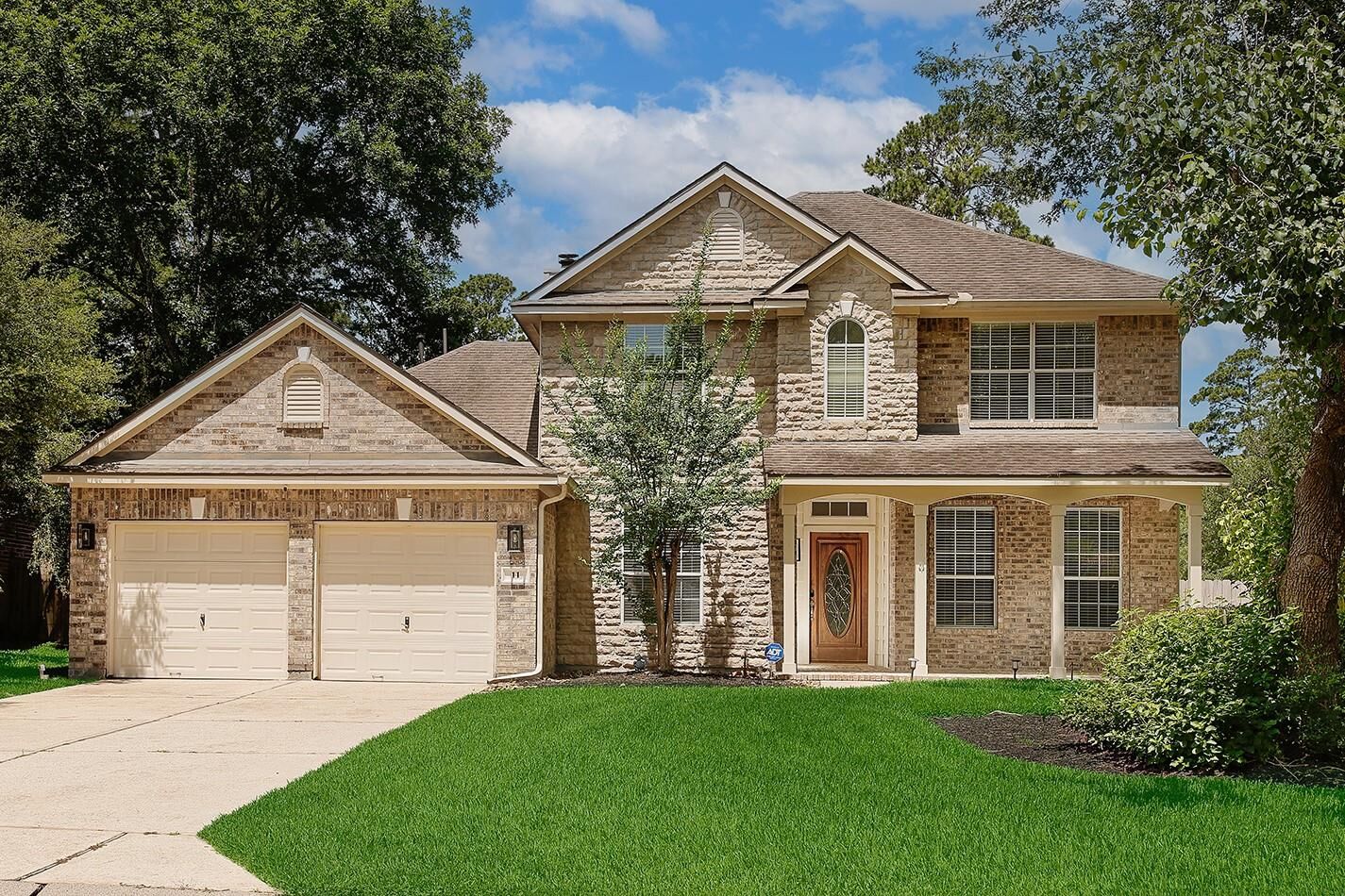 Property Photo: 11 Valleybrook Place TX 77382