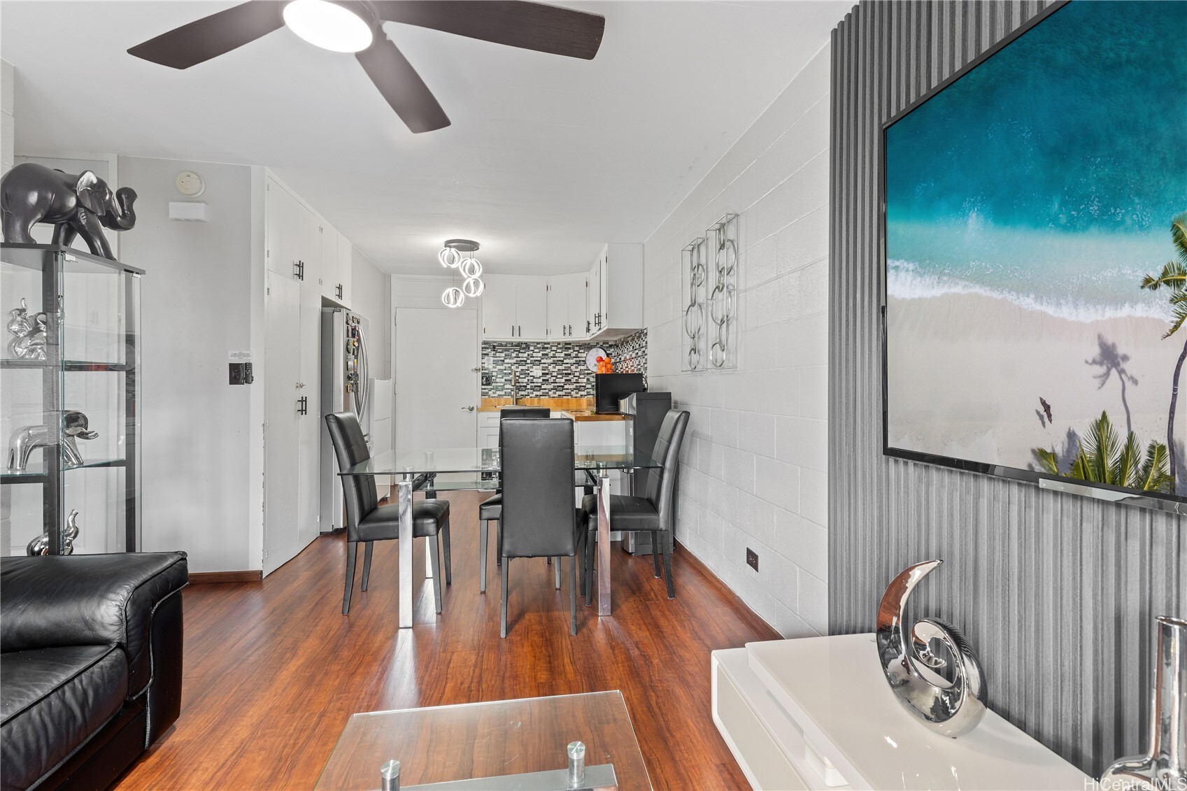 Property Photo: 715 Umi Street 2B HI 96819