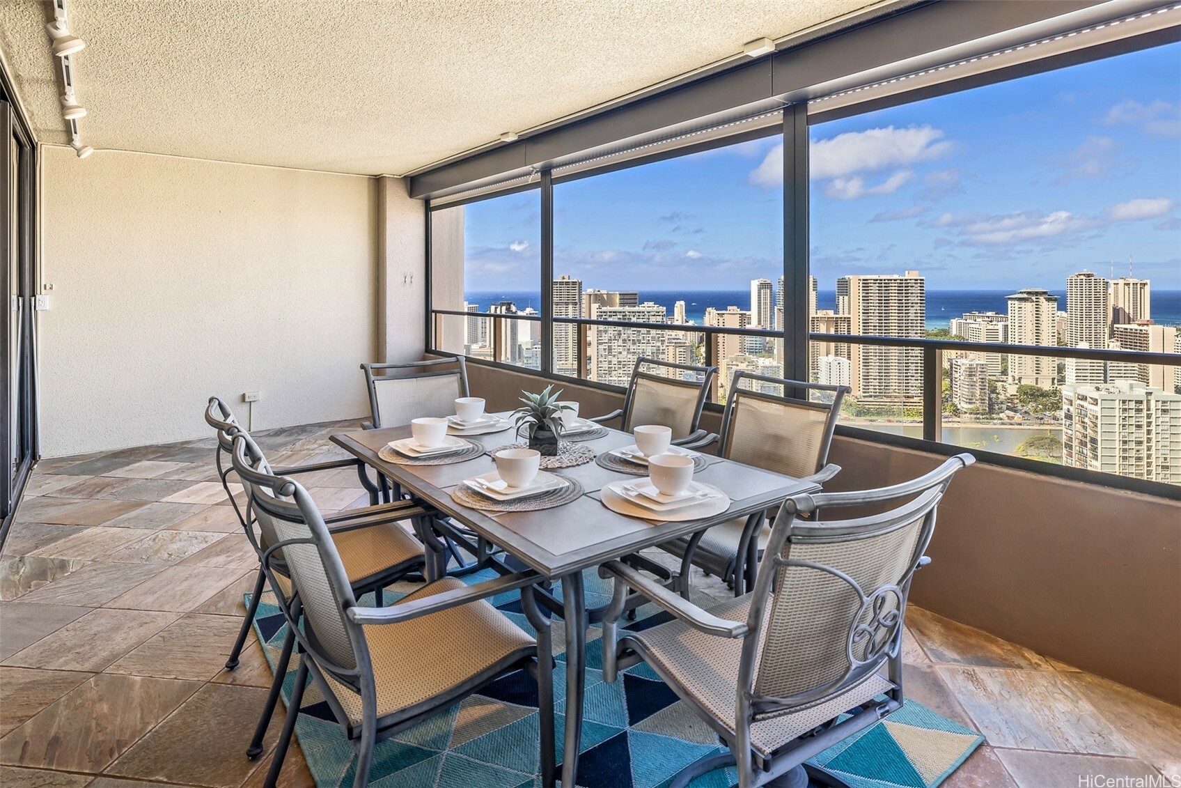 Property Photo: 583 Kamoku Street Ph7 HI 96826