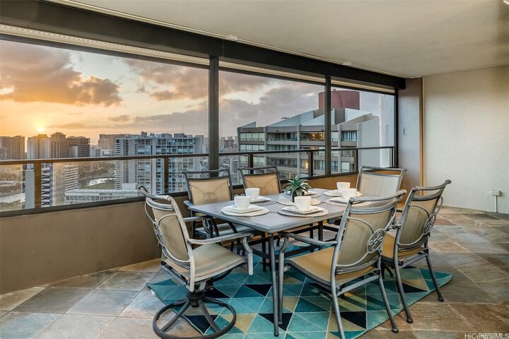 Property Photo: 583 Kamoku Street Ph7 HI 96826