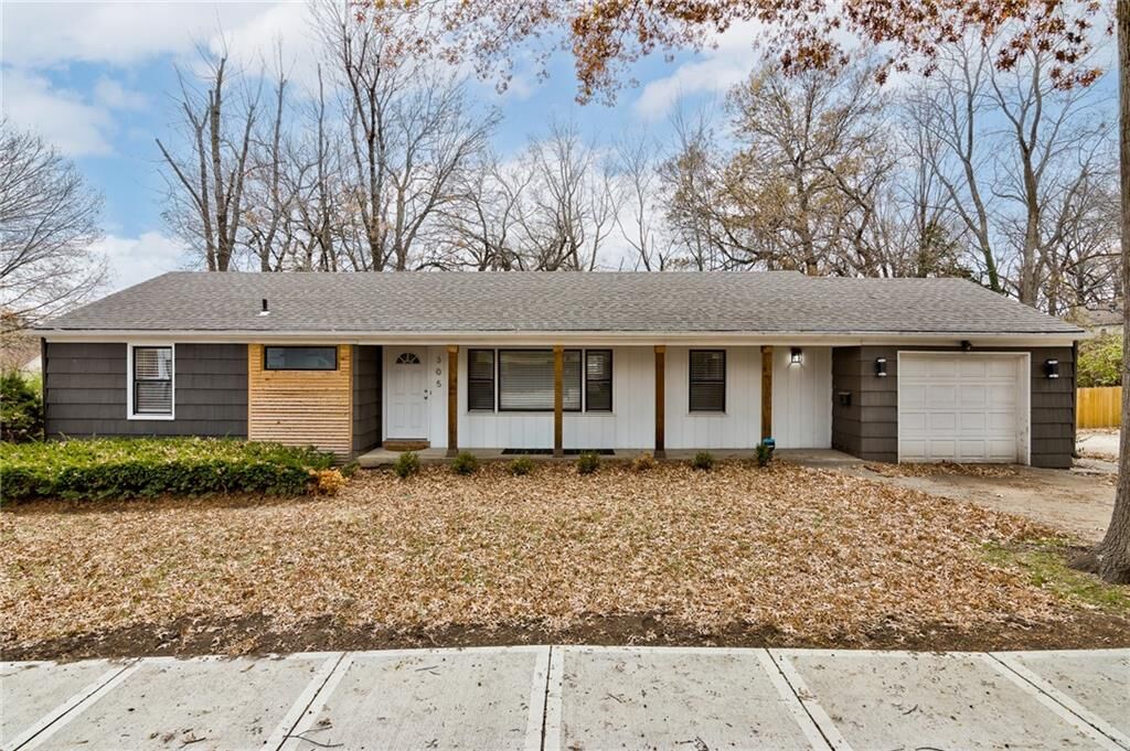 Property Photo:  305 E 89th Street  MO 64114 