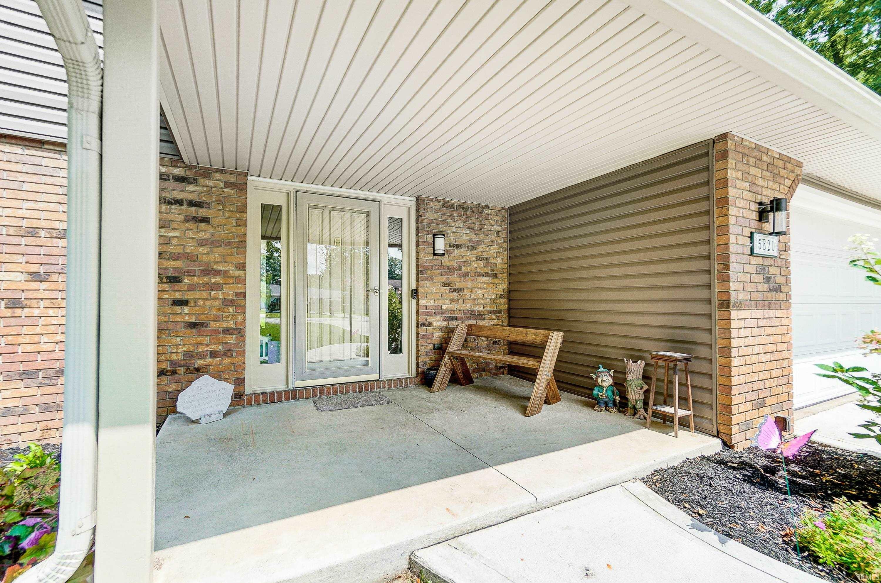 Property Photo: 5820 Rosedale Drive IN 46804-4734