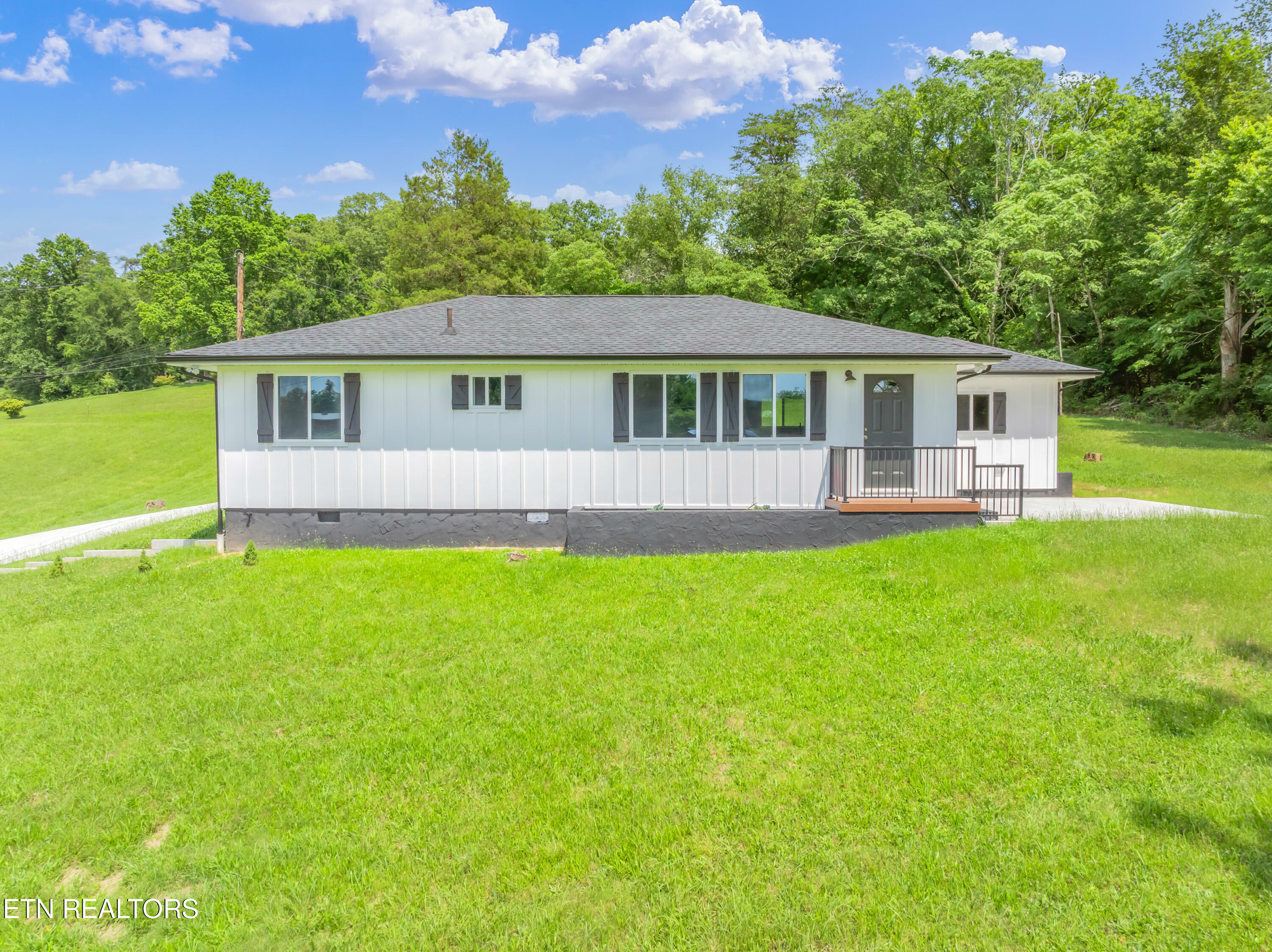 Property Photo: 1218 S Kentucky St TN 37763