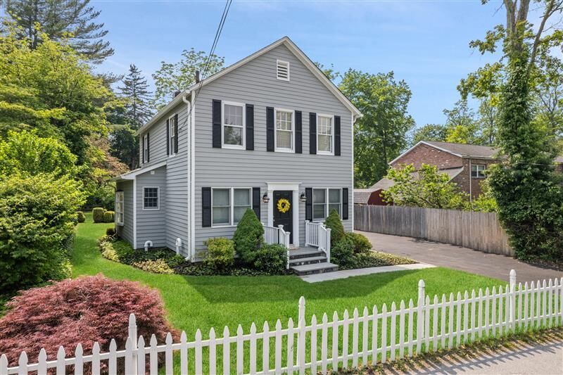 Property Photo:  7 Greenwich Road  NY 10506 