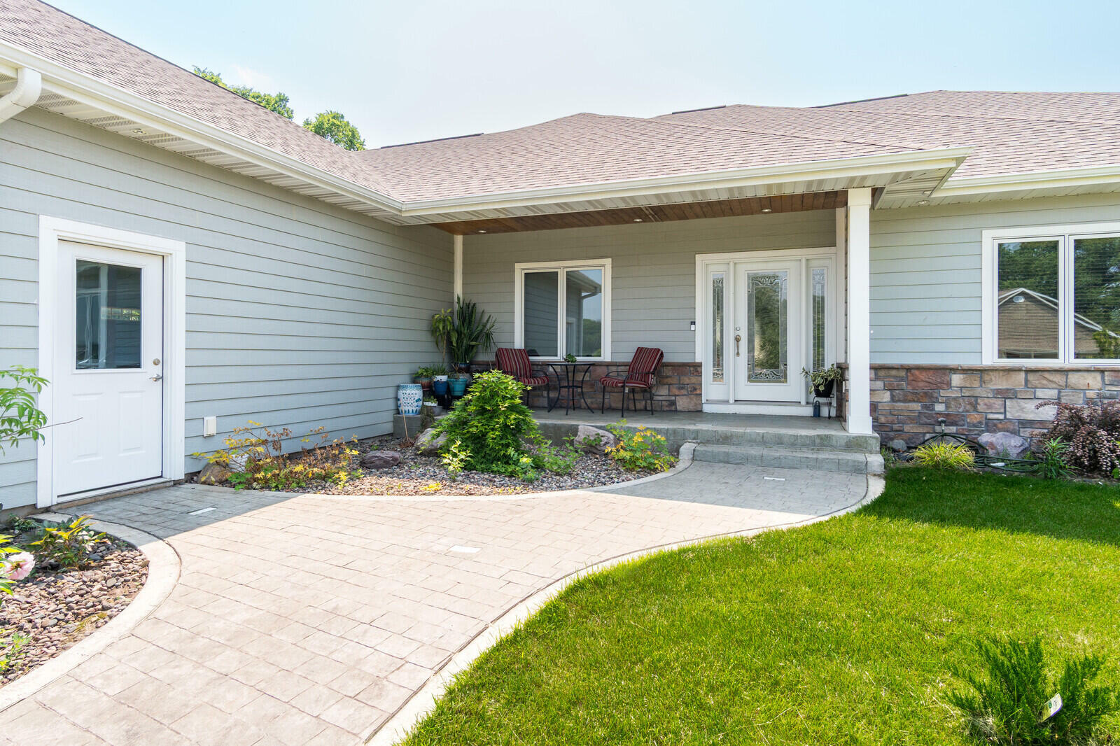 Property Photo: 606 Deerwood St WI 54636
