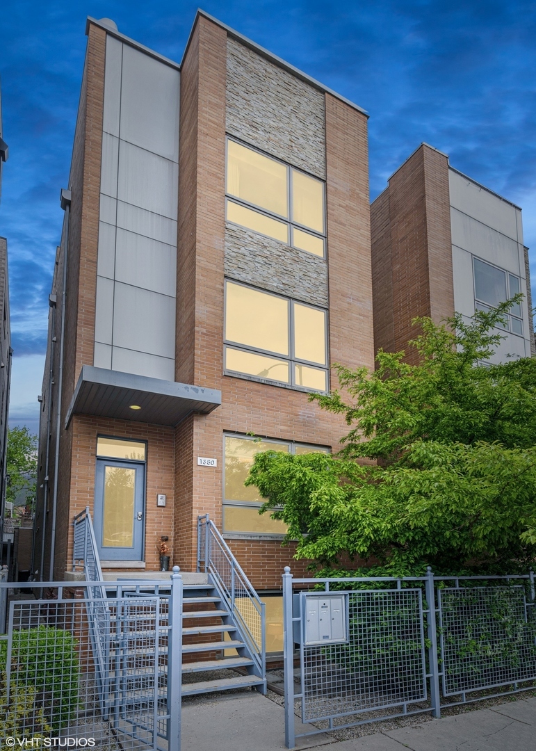 Property Photo: 1350 W Diversey Parkway 1 IL 60614