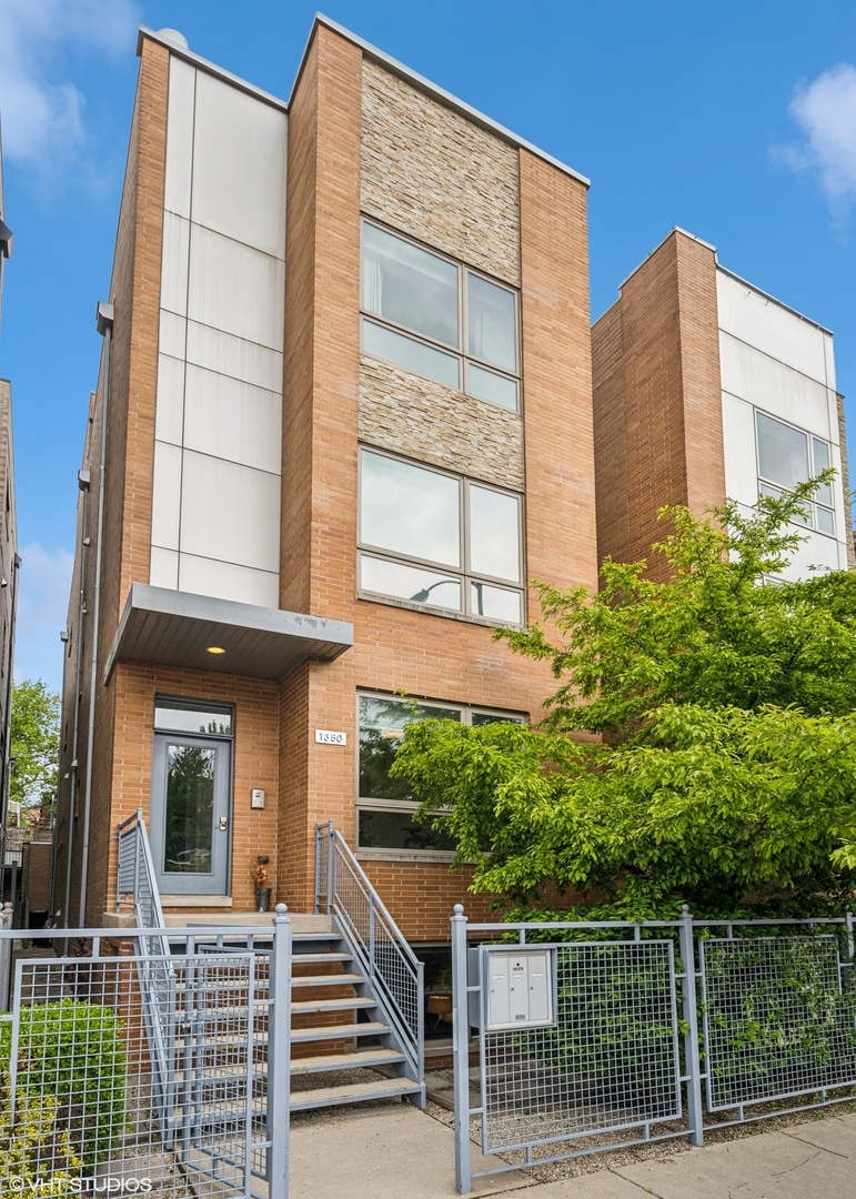 Property Photo: 1350 W Diversey Parkway 1 IL 60614