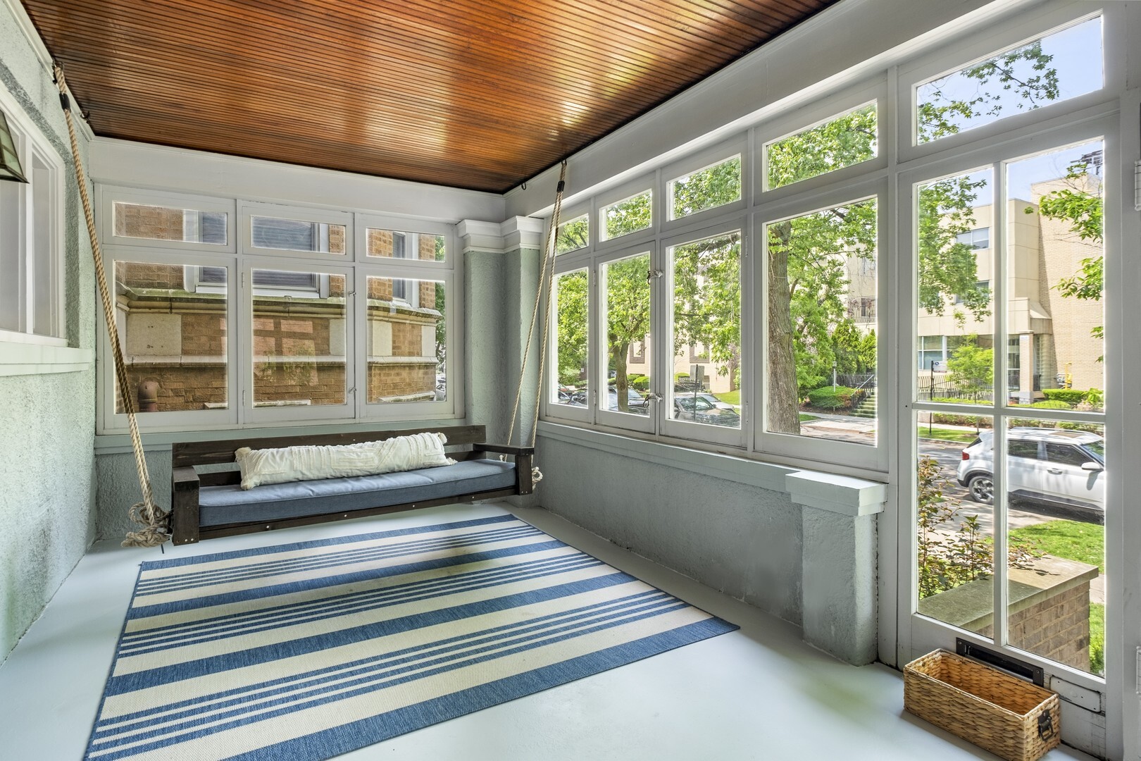 Property Photo: 1419 W Birchwood Avenue IL 60626