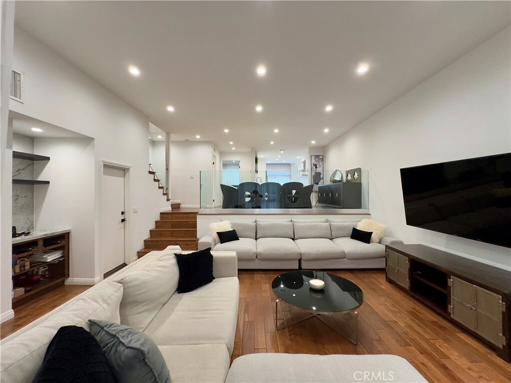 Property Photo: 5533 Edward E Horton Lane 3 CA 91316